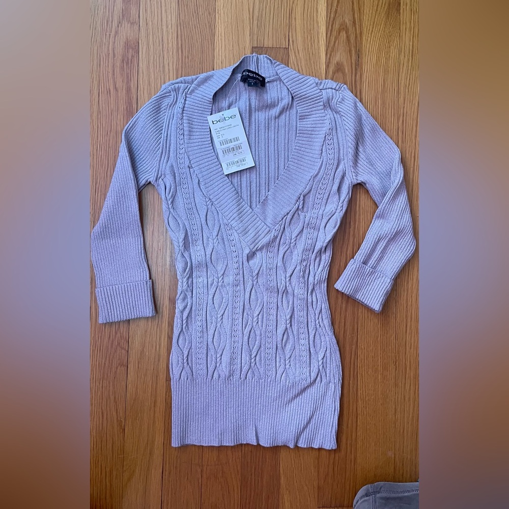 Bebe
Cable V-Neck
